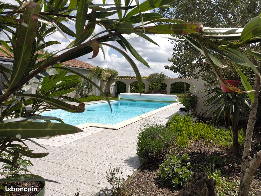 Maison 8 pièces 275 m² · à Saintes · 275 m² · 569 000 €