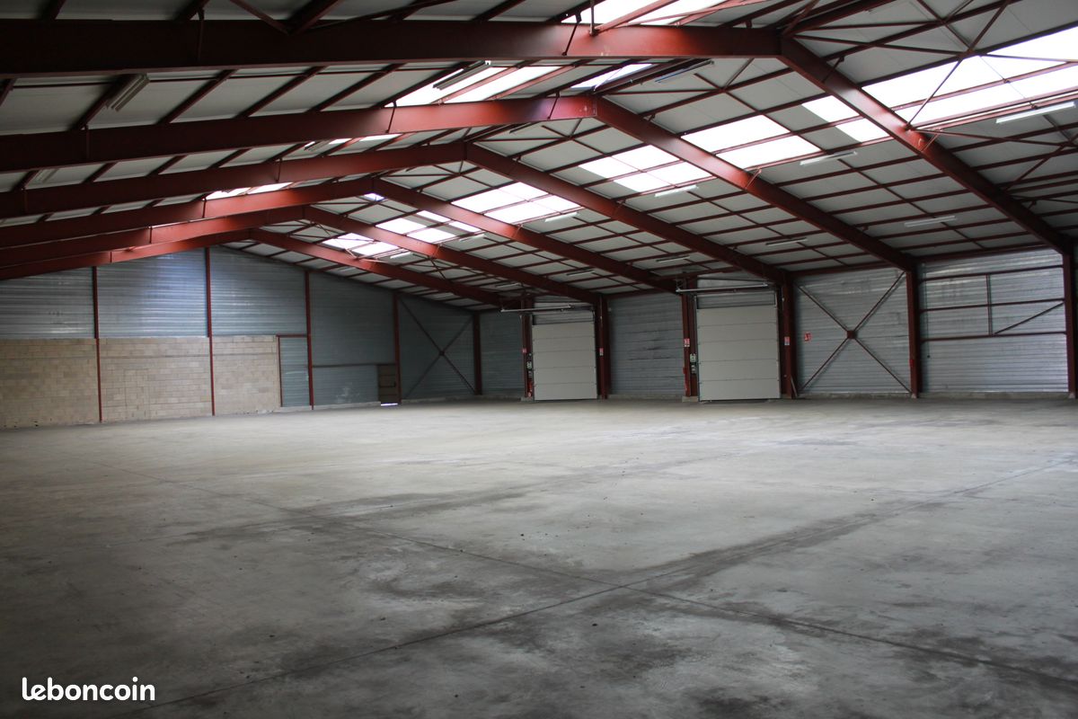 Bâtiment industriel 2400 m² (image 2)