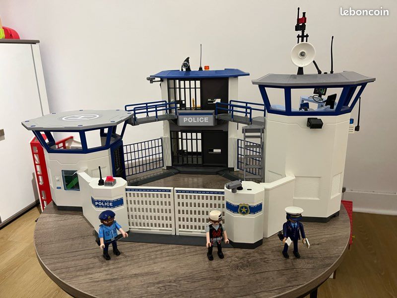 Playmobil 6919 Commissariat de police (image 2)