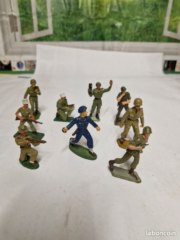 Petits soldats Starlux en plastique à peindre