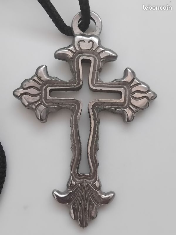 CHRISTIN LCROIX Collier Pendentif Vintge En Forme De Croix En Or Mssif En Vente Sur 1stDibs