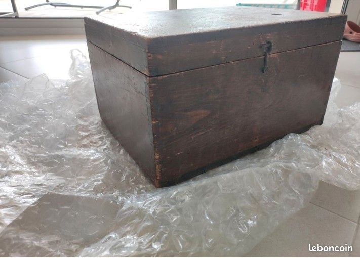 Coffre en bois ancien (image 2)