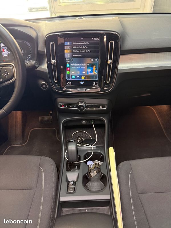 Volvo XC40 T5 261Ch Plug in Hybrid Inscription Business - 2EME MAIN / HISTORIQUE COMPLET / TOIT OUVRANT PANORAMIQUE / CARPLAY / CAMERA DE RECUL / COFFRE ELECTRIQUE (image 20)