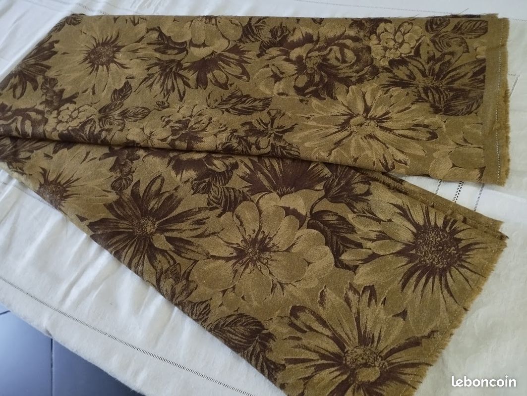 Coupon De Tissu Vintage Fleuri - Restes De Tissu Pour Patchwork, Créatif, Occasion Bon état