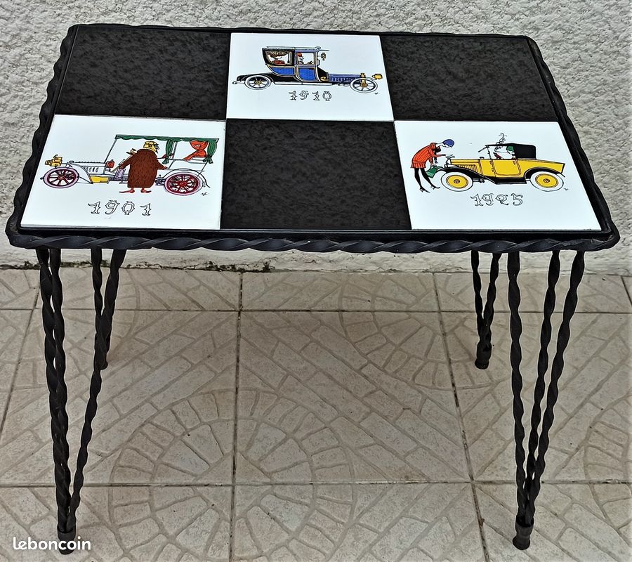 Table basse espagnole en fer forgé, verre et pin avec faïence du 19ème siècle circa 1960 - En vente sur France