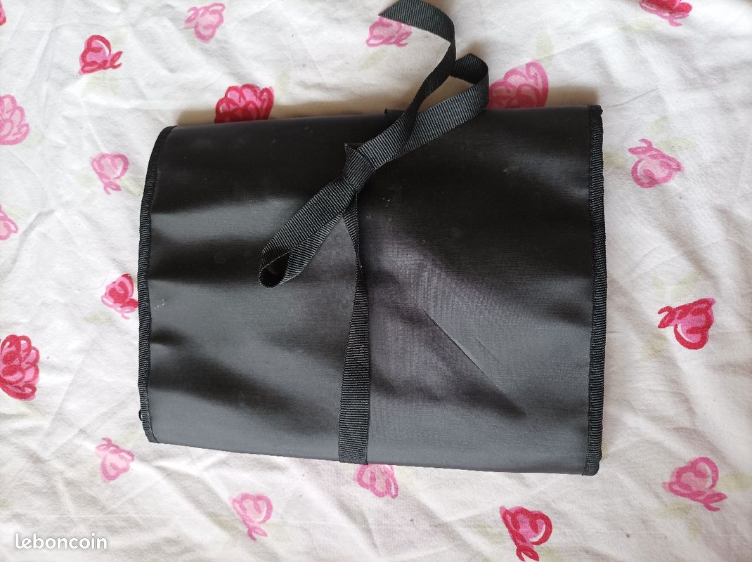 Trousse rangement de pinceau Chanel (image 2)