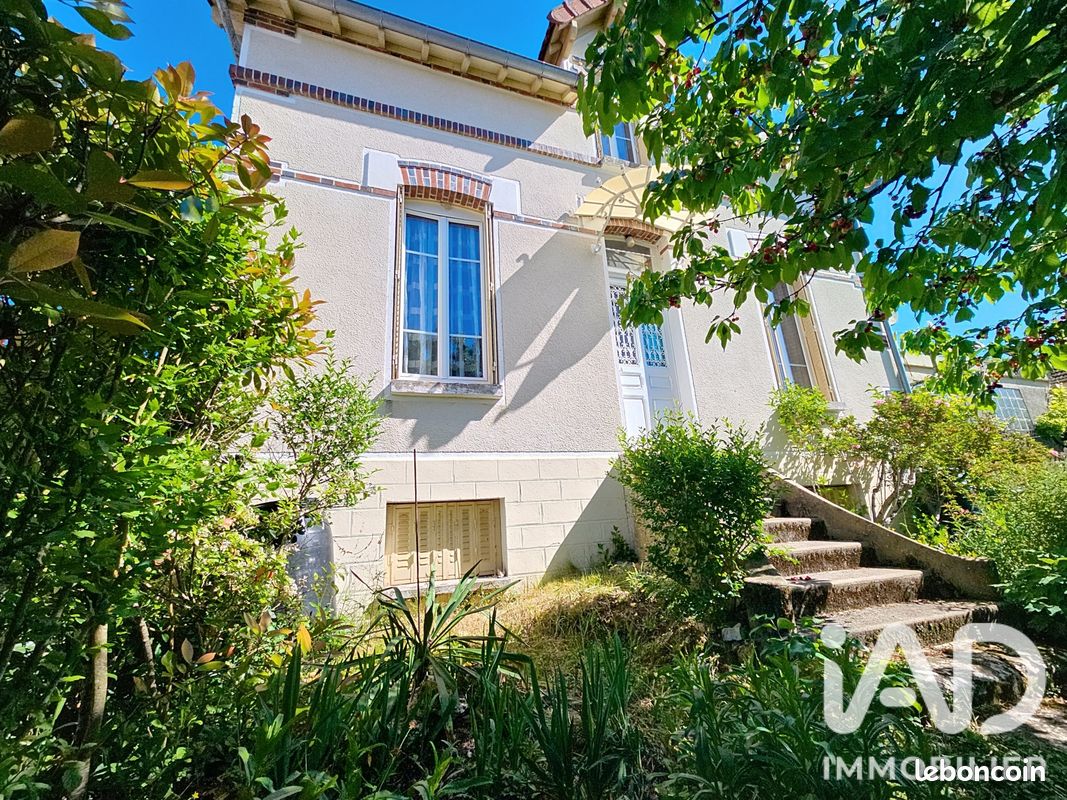 Maison 5 pièces 107 m² · à Laroche-Saint-Cydroine · 107 m² · 165 000 €
