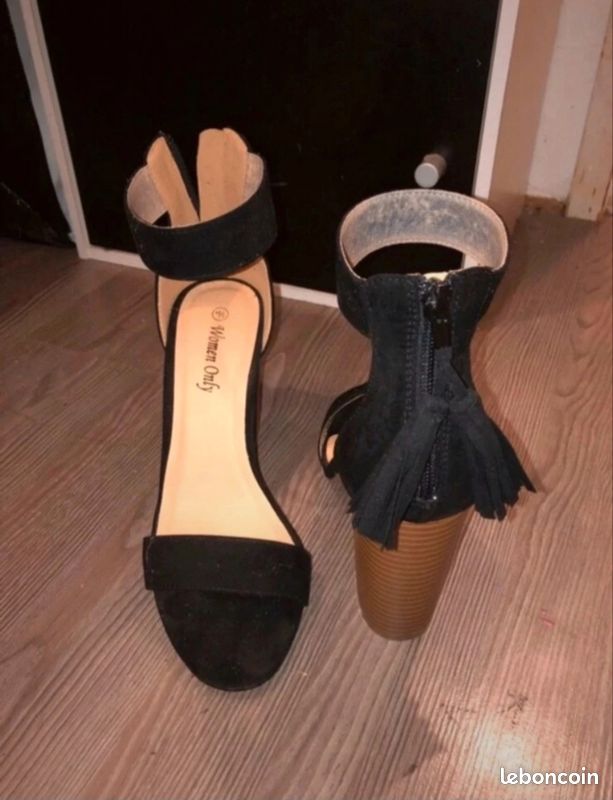 Sandales à talons sandales à talons
Porter 3 - 4 fois pour des événements es sont comme neuves.
( Il y a juste le dessous de la semelle abîmer ce qui est normal 🙄 ) voir dernière photo (image 1)