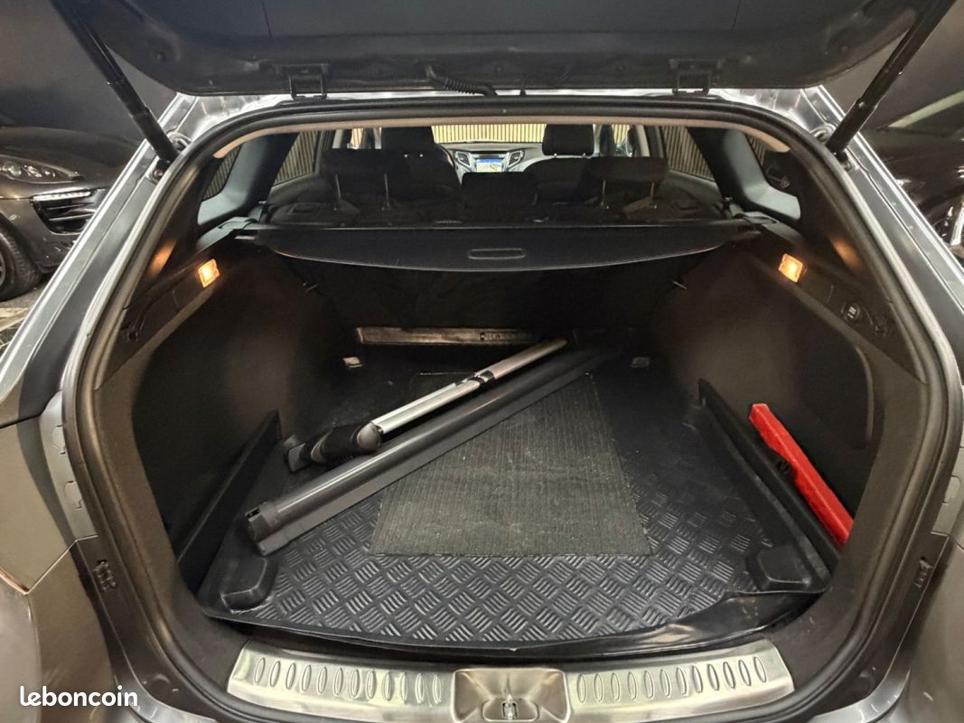 HYUNDAI i40 SW 1.7 CRDi 136 Pack Premium A (image 20)