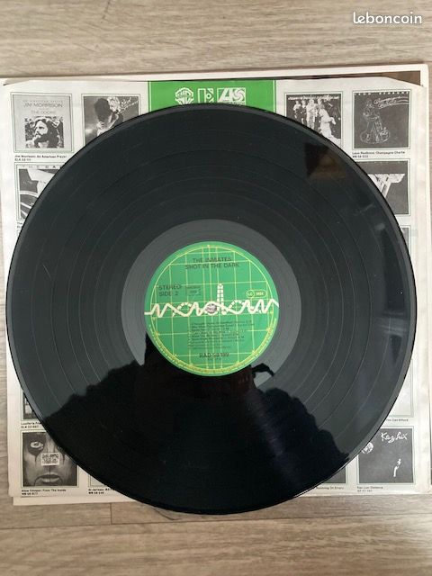 Vinyle 33 Tours : The INMATES : Shot in the dark (image 4)