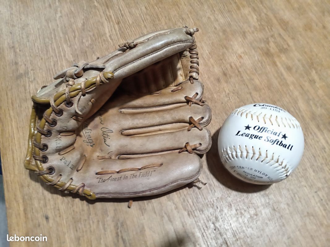 Vintage Rawlings PM1 PLAYMAKER, 3 Finger Baseball Glove, circa 1945 in Good Plus Aged condition