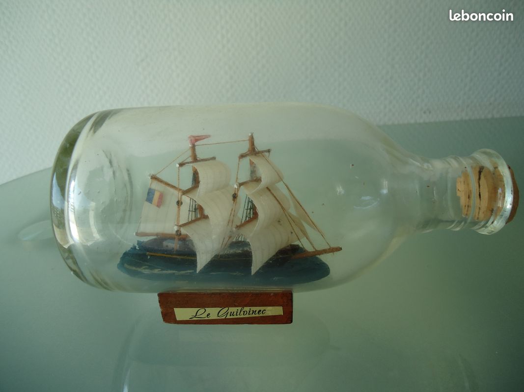 Maquette De Bateau Voilier En Bouteille – Fabrication Française – Occasion