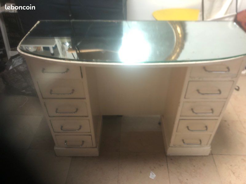 Meuble ancien en bois (image 1)