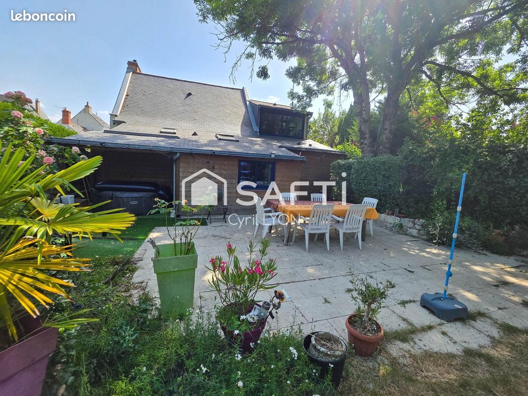 Maison 6 pièces 165 m² · à Saint-Clément-des-Levées · 165 m² · 290 000 €