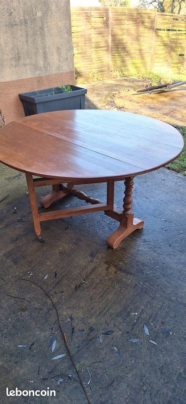Table (image 1)