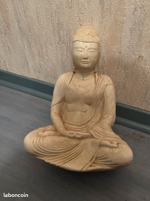 Bouddha en pierre (image 1)
