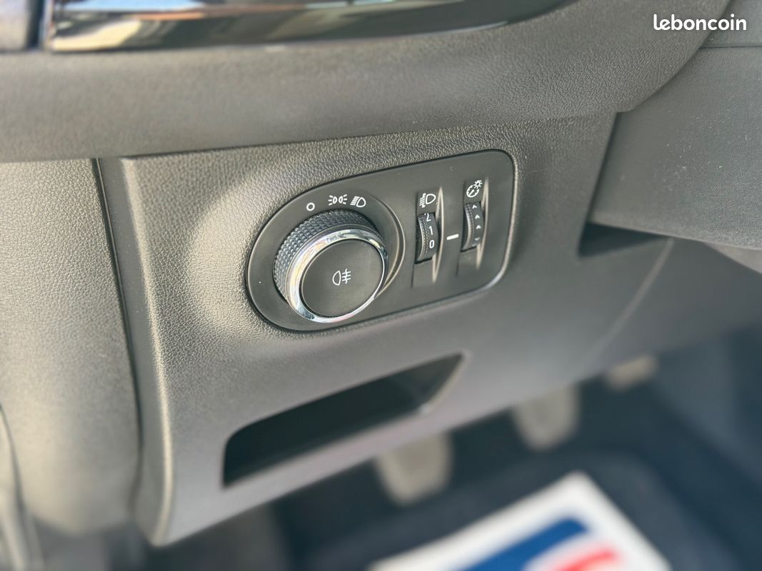 Opel Corsa E 1.4 90ch Innovation - Car Play - GPS - Clim - Révisée & Garantie 6 mois (image 29)