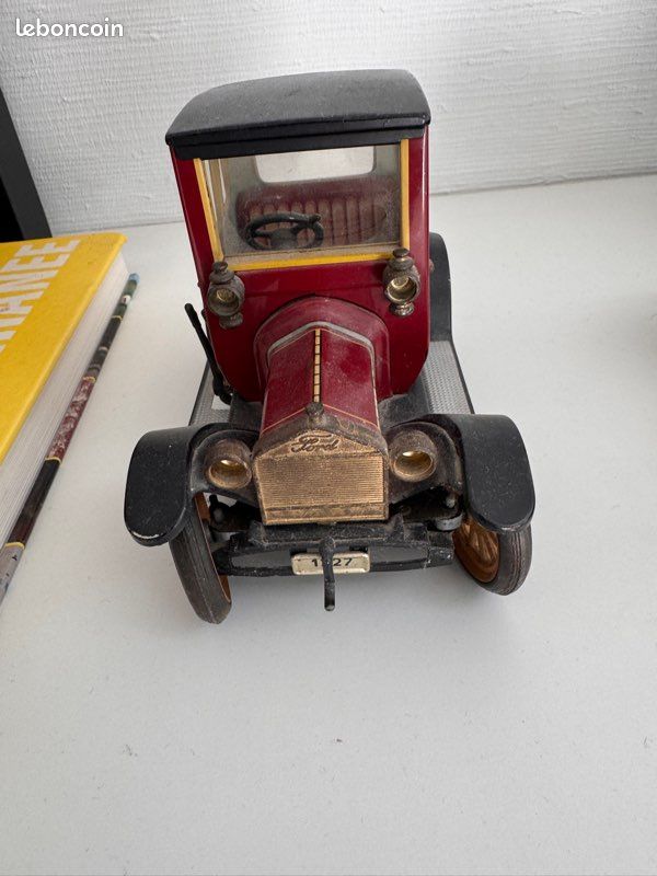 Voiture de collection (image 1)