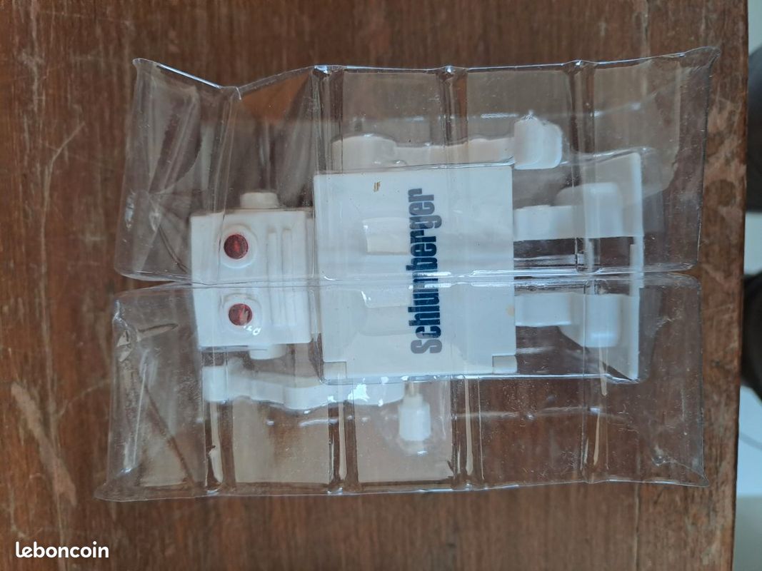 Petit robot HUB permettant de brancher deux ports USB2 (image 3)