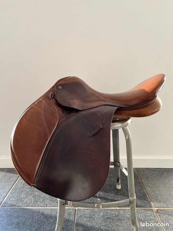 Selle anglaise pour enfants complète avec étriers, étrivières et sangle