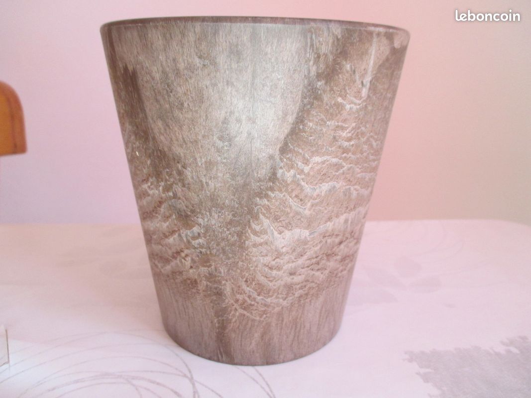 (022) NEUF - Cache-pot diamètre 13 cm hauteur 14 cm Artstone modèle 109262 (image 1)