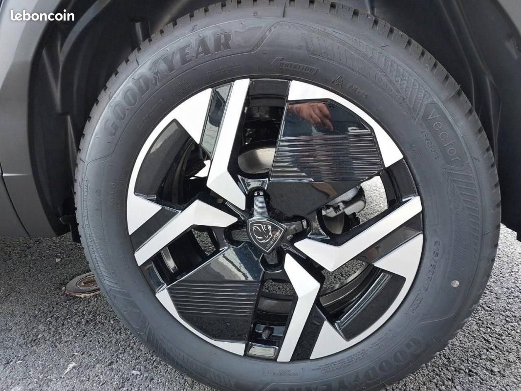 Peugeot 2008 Hybrid 145 e-DCS6 - GT Exclusive (image 13)