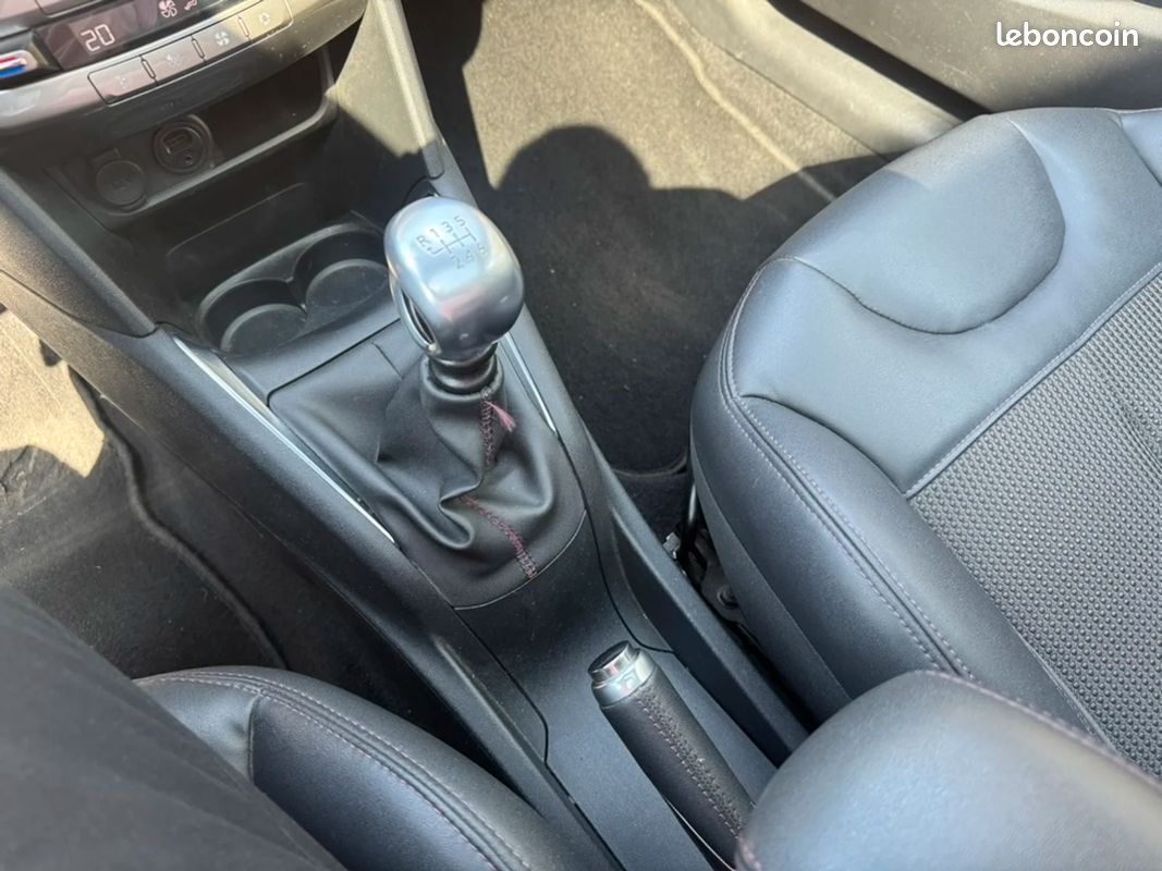 Peugeot 208 1.6 THP 156 CH XY / Distribution faite (image 23)