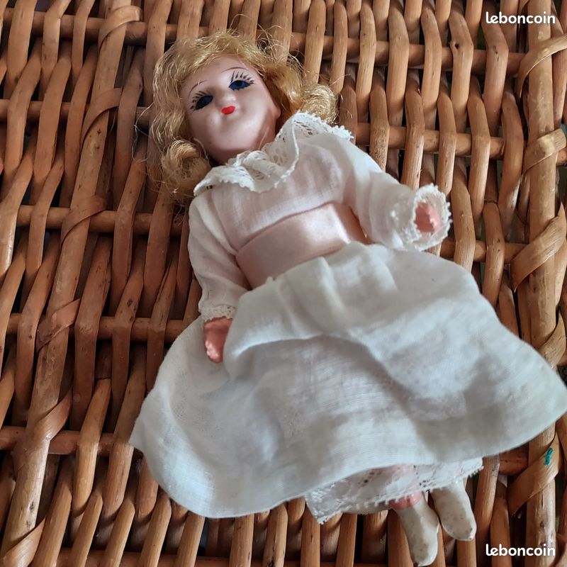 Petite poupée tête biscuit corps composition ancienne 1910