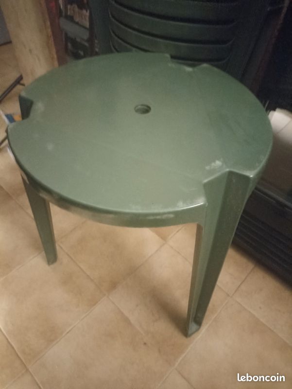 Table d'appoint extérieur (image 1)