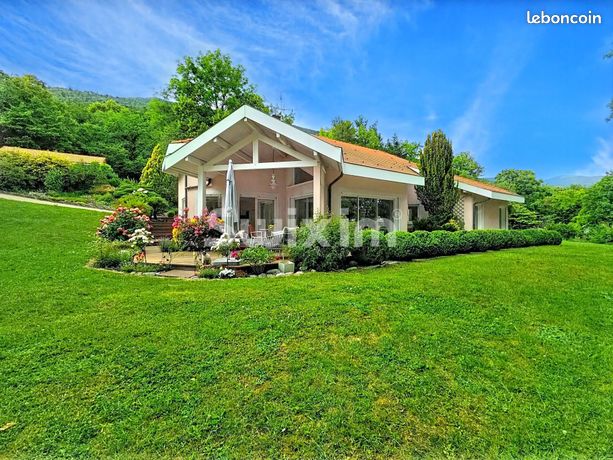 Maison 5 pièces 302 m²