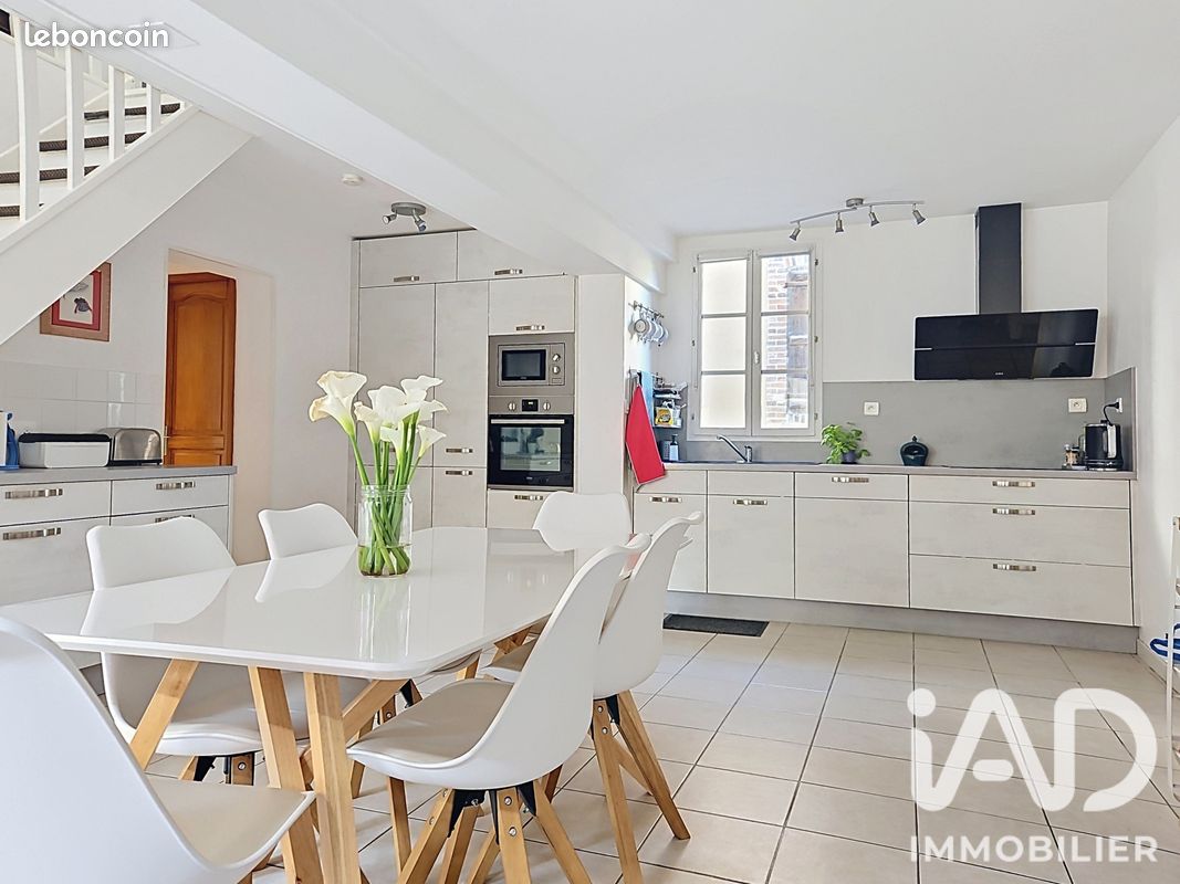 Maison 5 pièces 114 m² · à Saint-Julien-du-Sault · 114 m² · 146 000 €