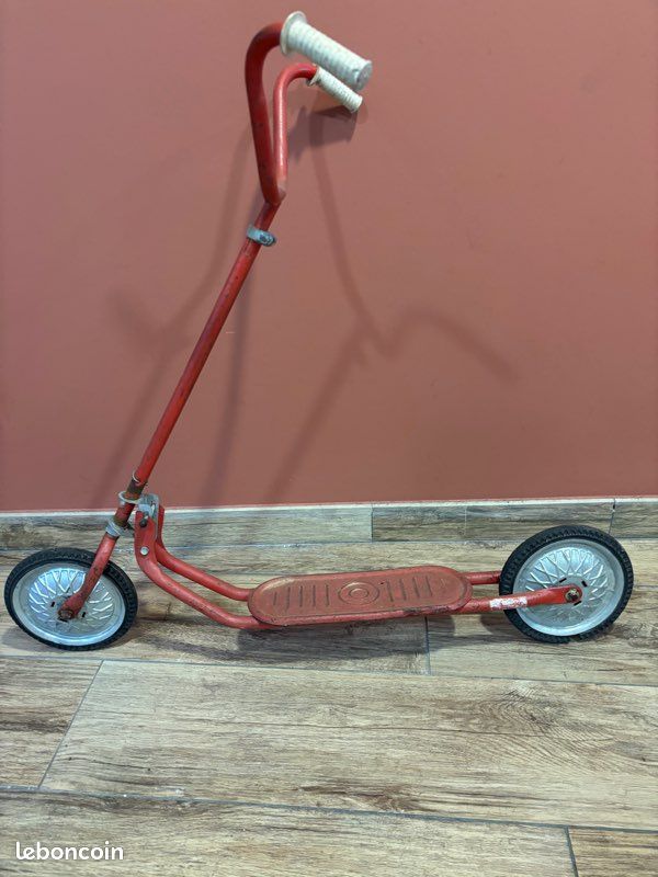 Trotinette ancienne a pedale vintage | Selency Trotinette ancienne a pedale vintage | Selency