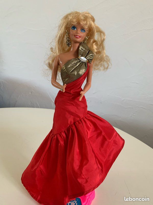 Tenue Barbie Superstar Oscar De La Renta – Occasion Pour Collection