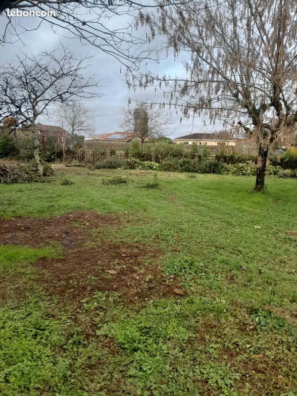 Terrain à batir/divisible · à Villeneuve-de-Marsan · 75 000 €