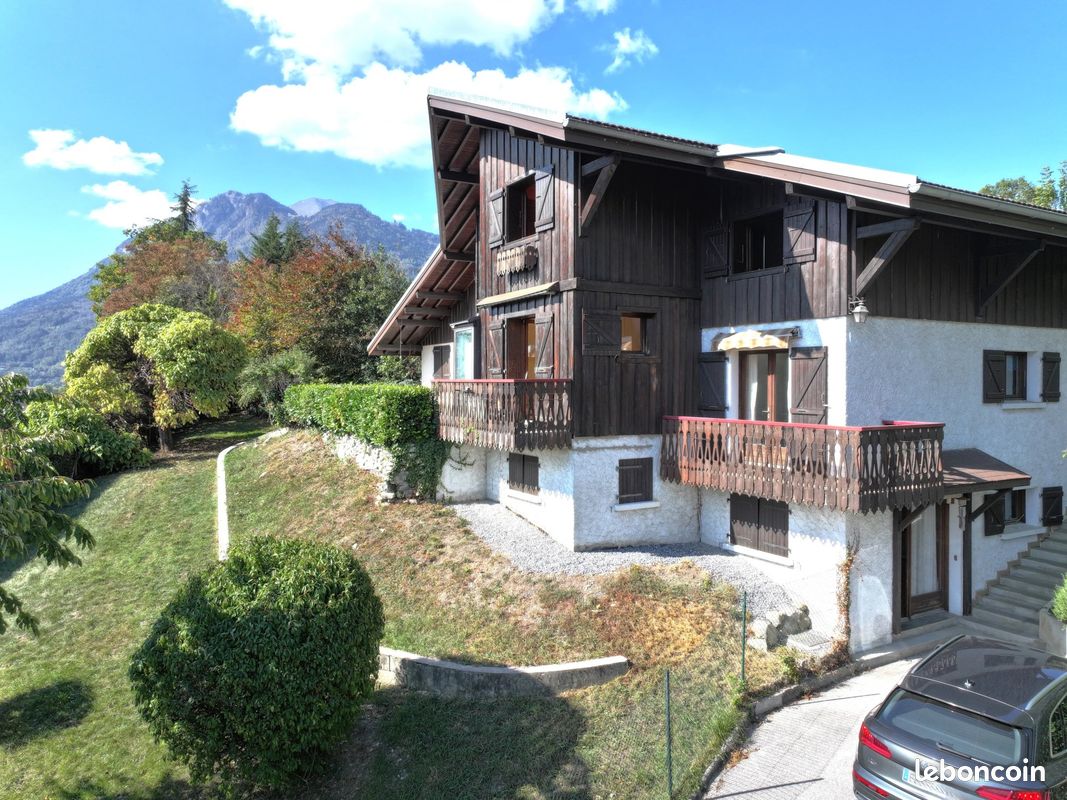 Maison 6 pièces 222 m² · à Thyez · 222 m² · 439 000 €
