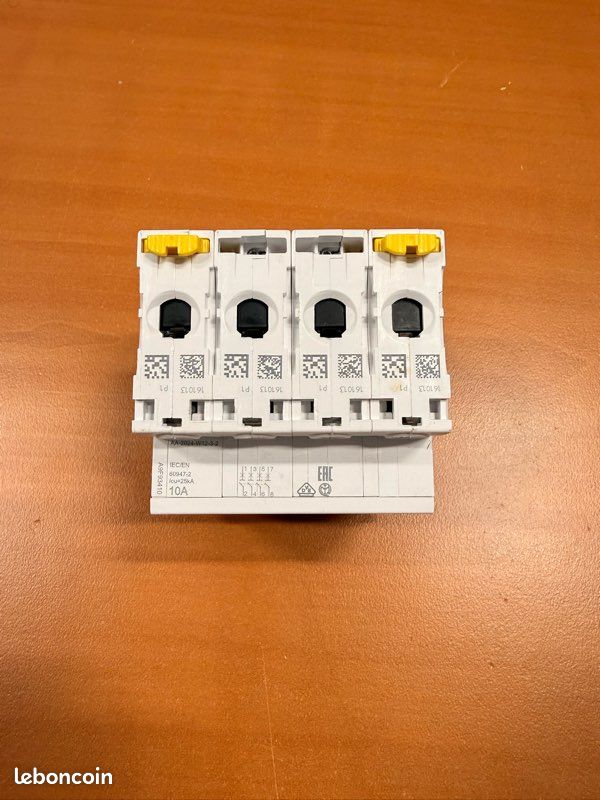 Disjoncteur 4P 10A courbe B (image 2)