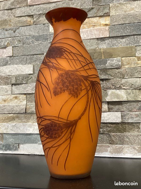 Vase Art Déco Signé Mario Bota – Fer Argenté, Fabrication Italienne, 28 Cm