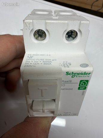 Interrupteur Différentiel RESI9 30mA 2P Peignable 40A Type A Schneider Electric R9pra240 89956614