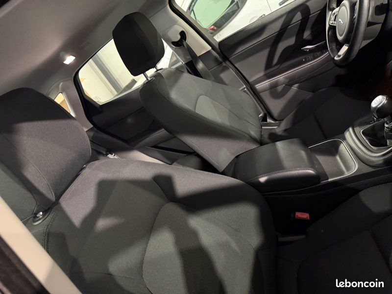 Jaguar E-Pace 2.0 D 150 CH Business (image 12)