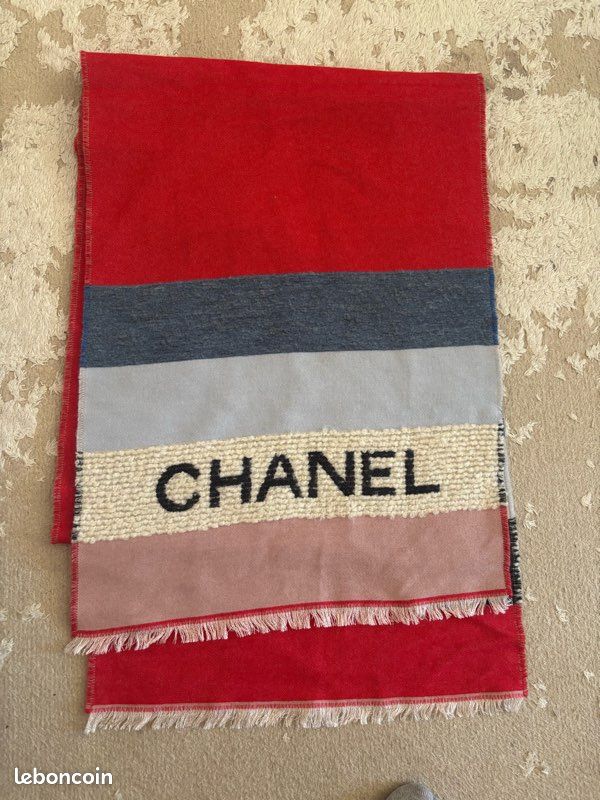 Écharpe Chanel cachemire (image 1)