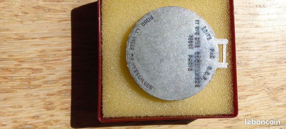 Médaille Officielle FFHB Fédération Française De Hand-Ball Année 1977 En Bronze