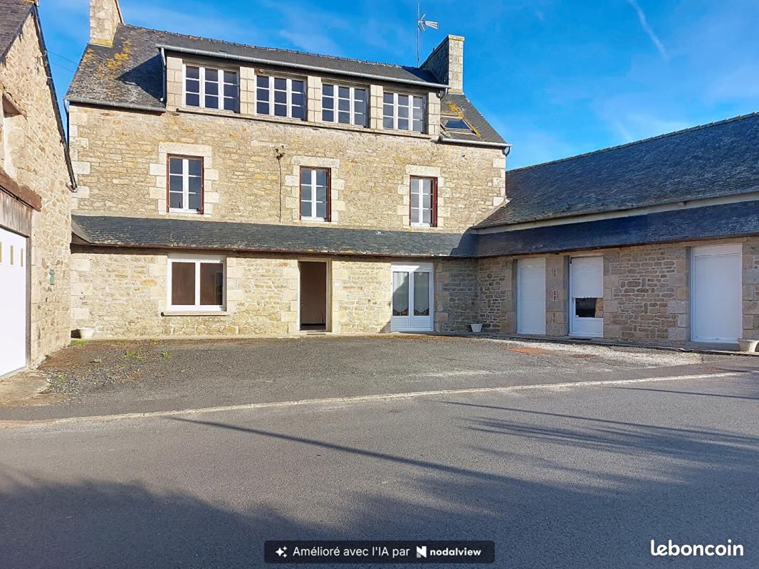 Maison 20 pièces 342 m² · à Saint-Trimoël · 342 m² · 184 600 €