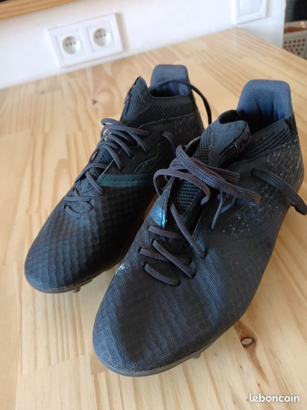 Chaussures de foot type moulée t 40 (image 2)