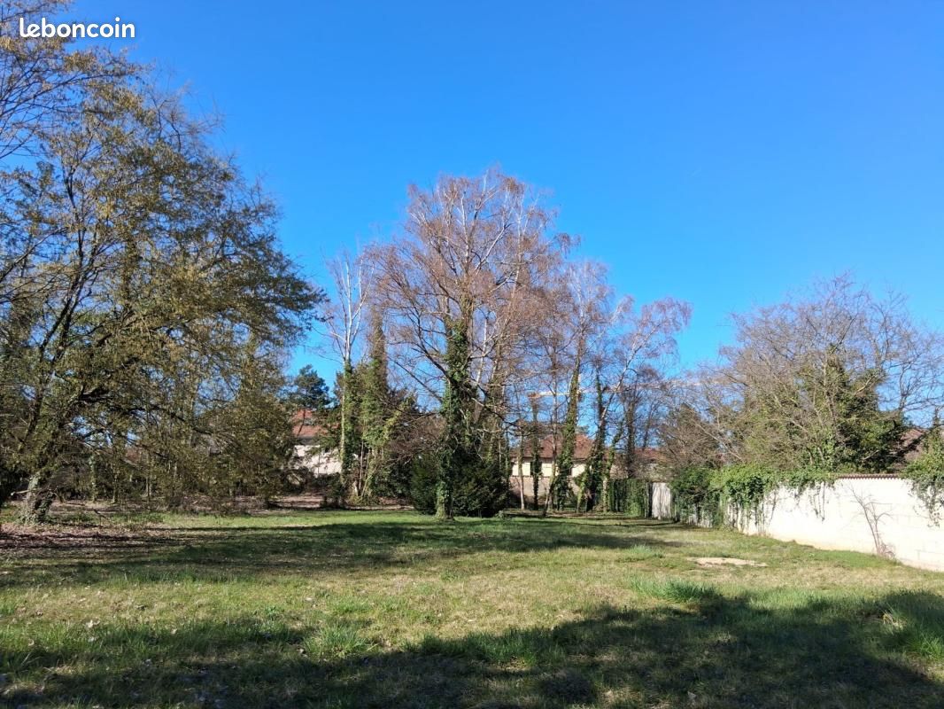 Terrain 300 m² Pont De Cheruy · à Pont-de-Chéruy · 130 000 €