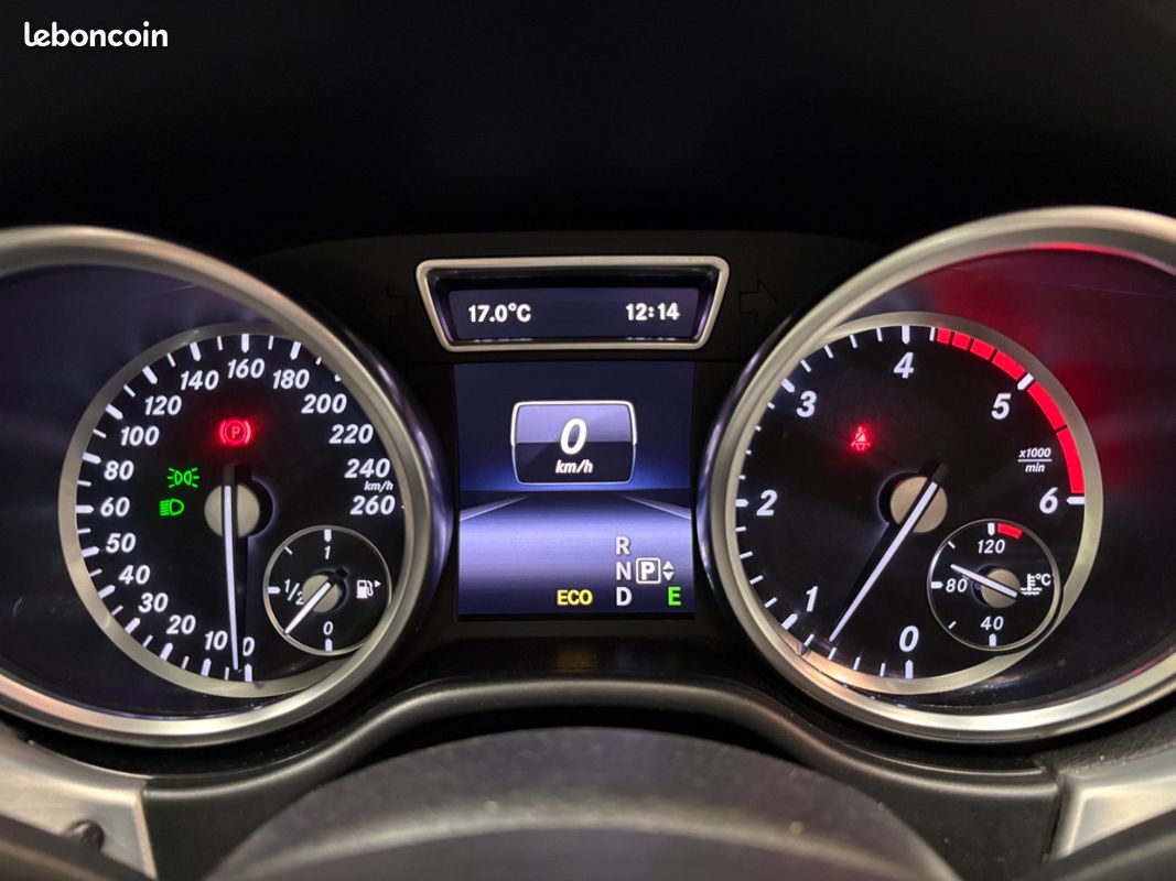 Mercedes ML 250 CDI 7G-DCT / ENTRETIEN MERCEDES / TOIT OUVRANT PANO / ATTELAGE / SIEGES AV ELEC & CHAUFFANTS (image 22)