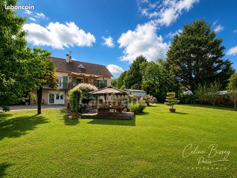 Maison 7 pièces 161 m² · à Pont-sur-Yonne · 161 m² · 352 000 €