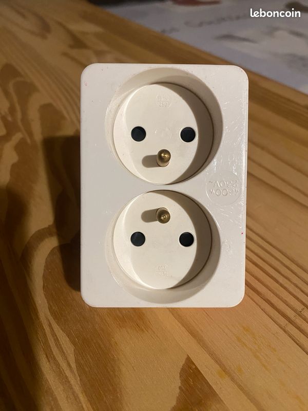 Adaptateur 2 prises 16A vers prise 20A (image 1)