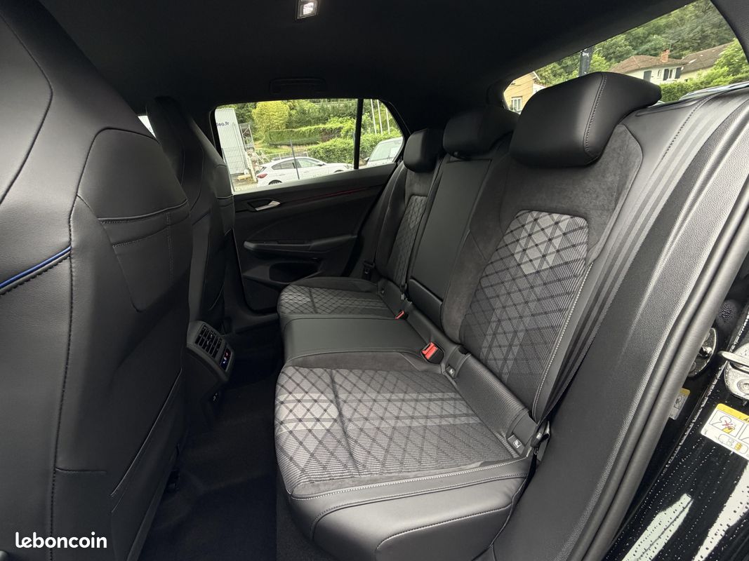 VOLKSWAGEN Golf 1.5 eTSI EVO2 150 DSG7 R-Line Edition (image 22)
