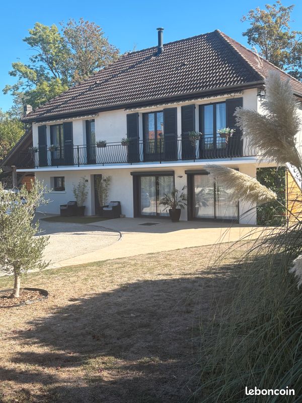 Maison 7 pièces 185 m² · à Courtois-sur-Yonne · 185 m² · 345 000 €