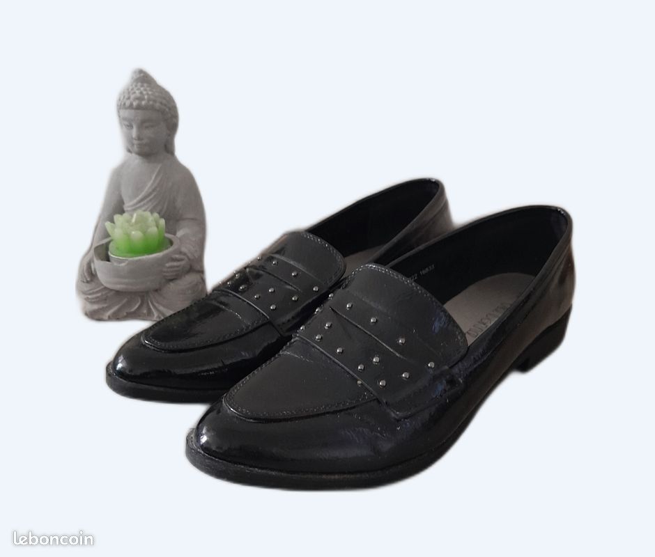 Mocassins noir remise en main propre uniquement (image 1)